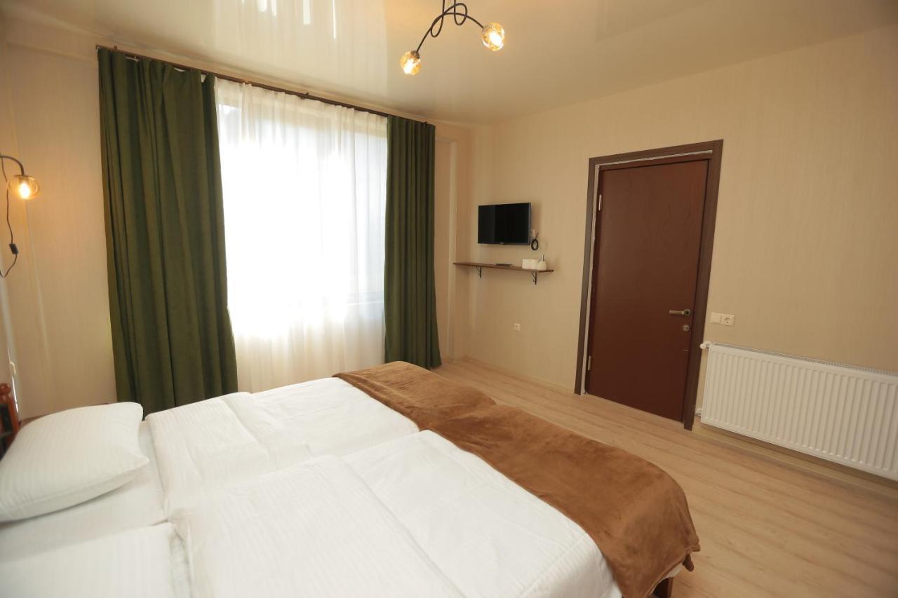 Chogo Hotel Kutaisi Exterior photo