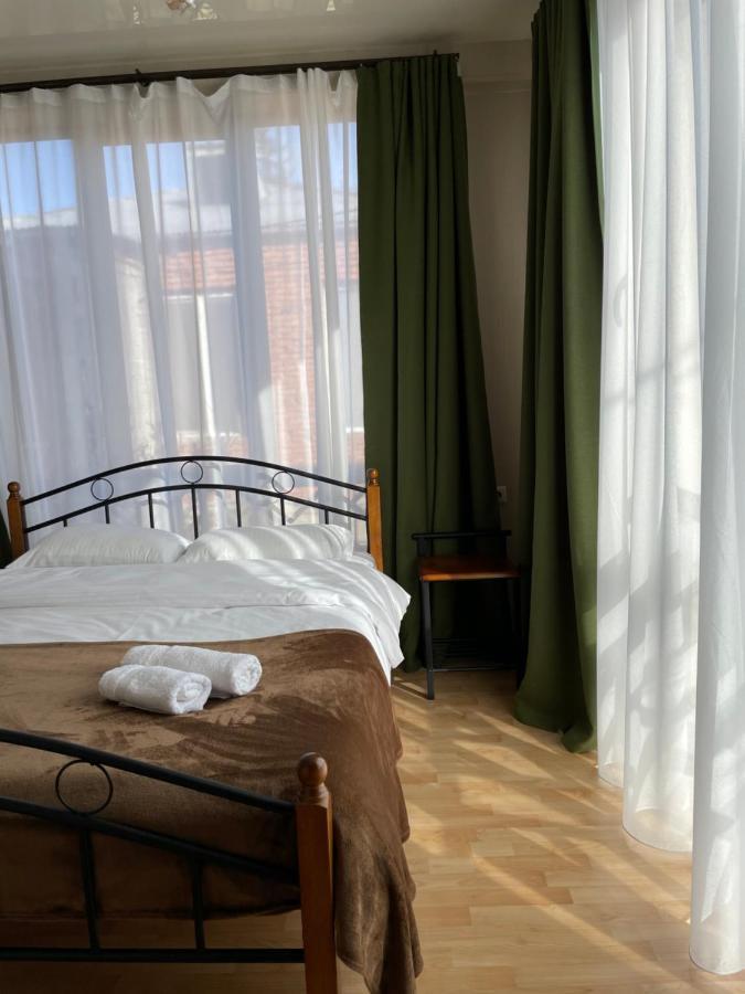 Chogo Hotel Kutaisi Exterior photo