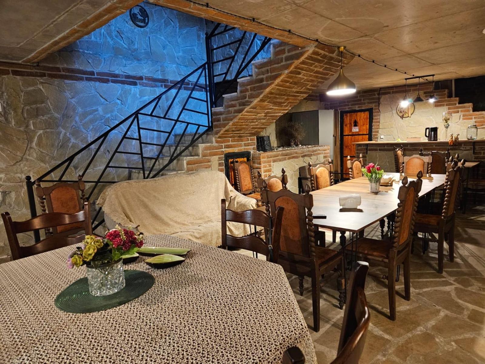 Chogo Hotel Kutaisi Exterior photo